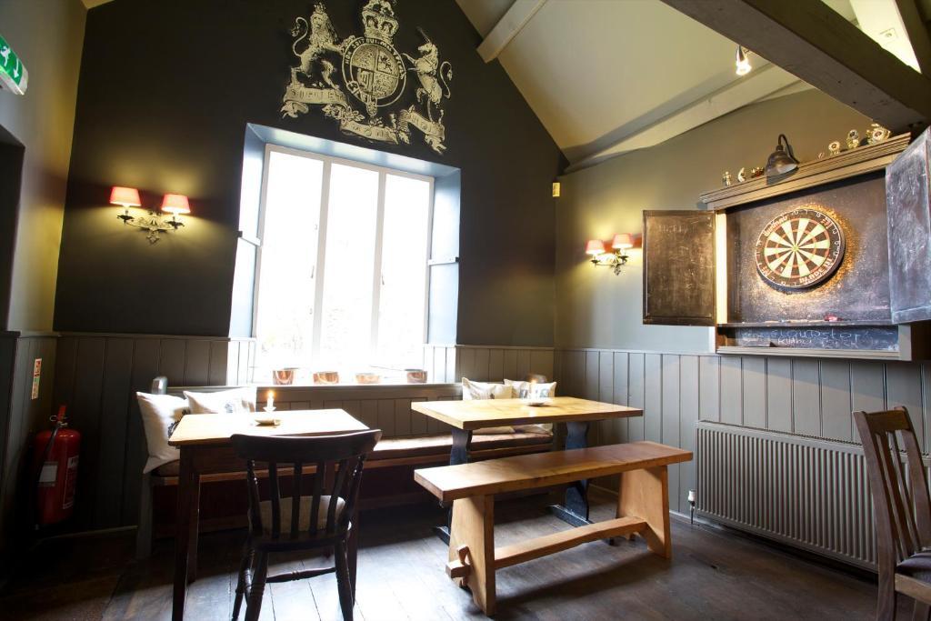 The Kings Arms Didmarton Exterior foto